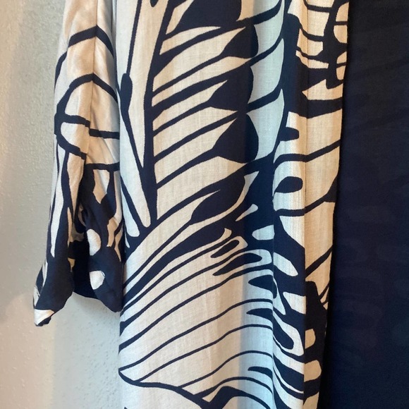 Chico’s reversible butterfly to solid kimono with embroidery detail Size S/M - Picture 5 of 8